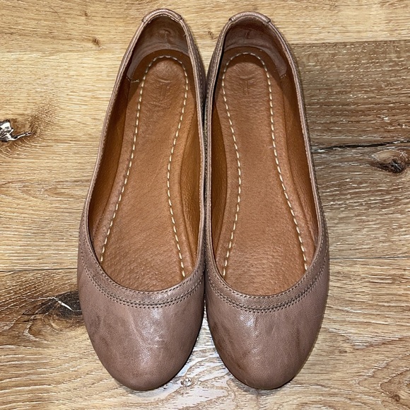 Frye flats - Picture 7 of 7